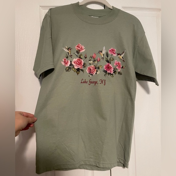 Beautiful NWOT sage green hummingbird Lake George NY New York shirt - Picture 1 of 4